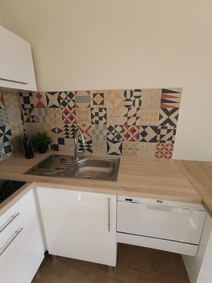 Appartement 1 chambre + parking à deux pas des plages Sète Exterior foto